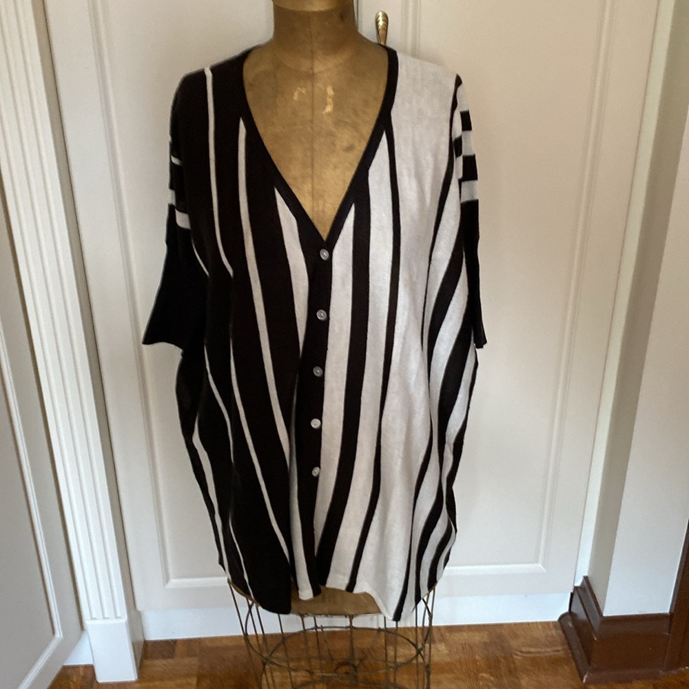 CECICO Short Sleeve Oversized Sz S cardigan .